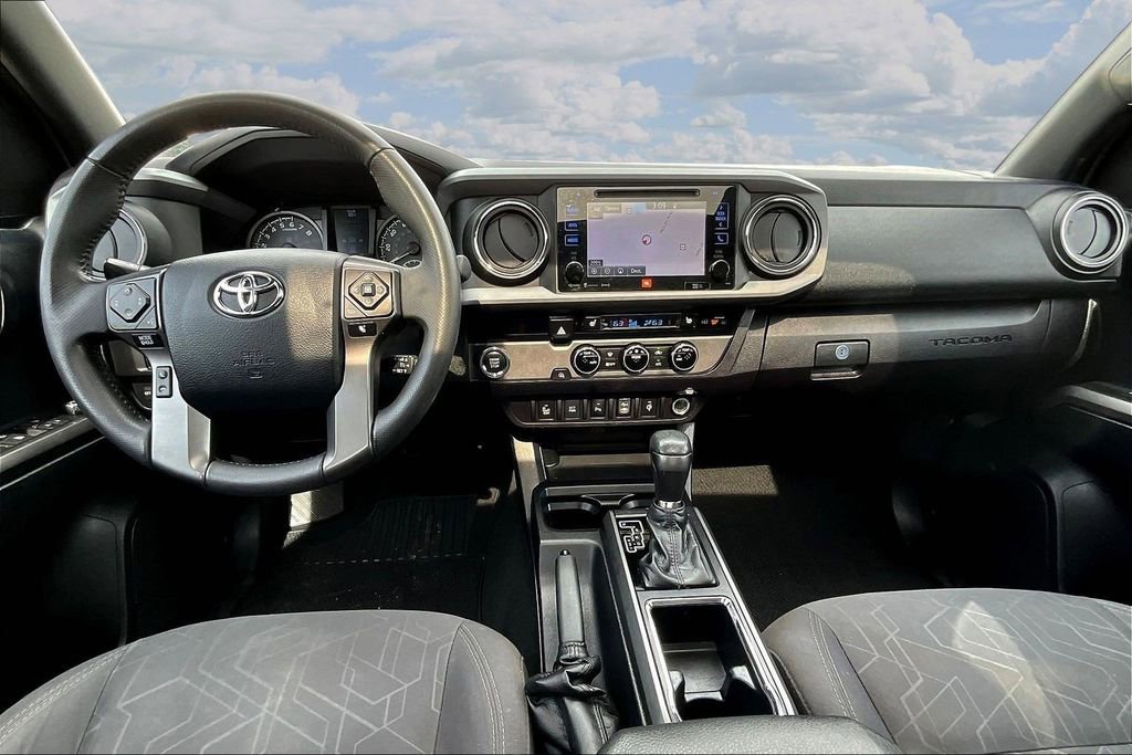 Used 2016 Toyota Tacoma TRD Sport image 10