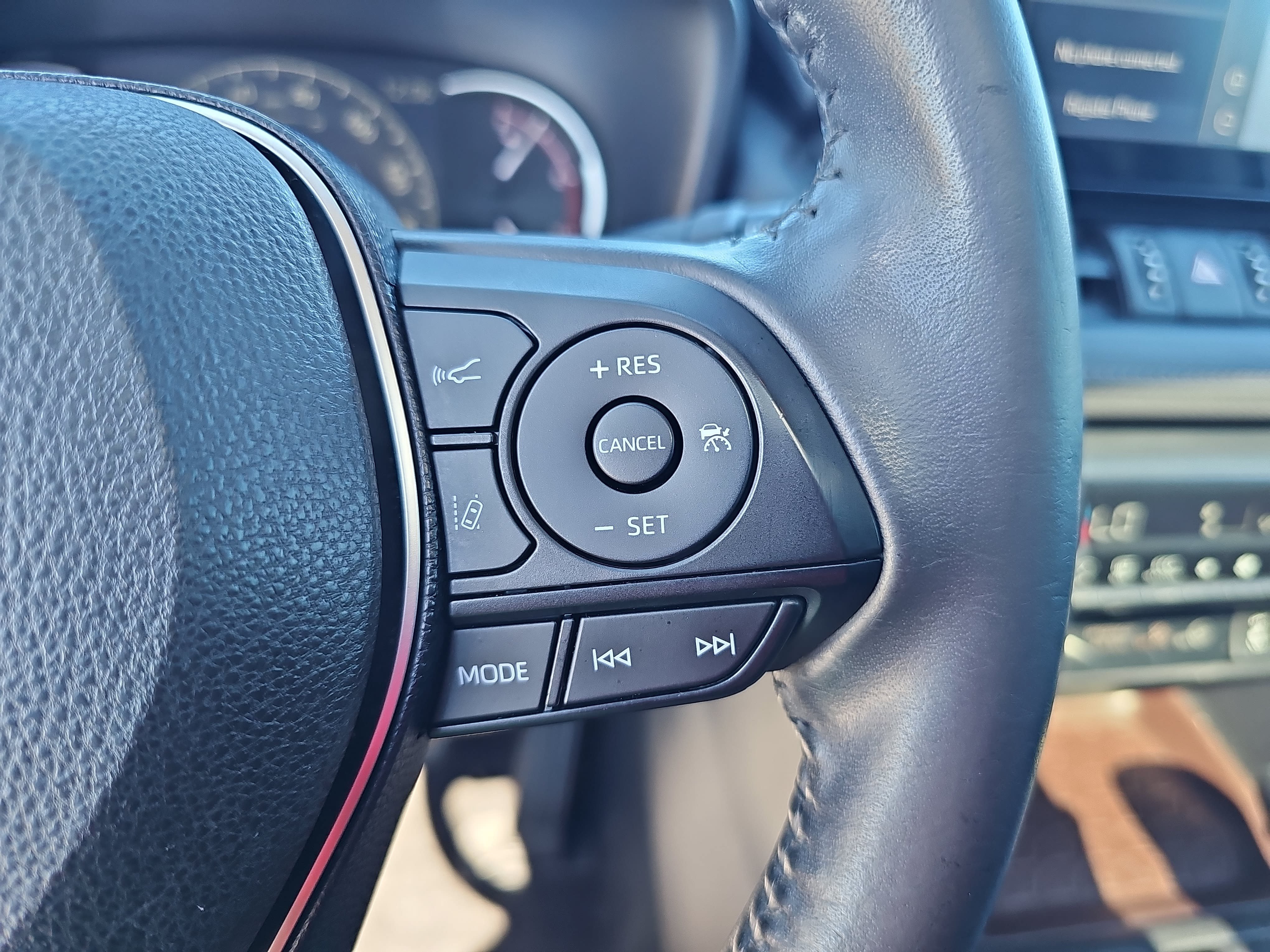 Used 2019 Toyota RAV4 Limited FWD image 19