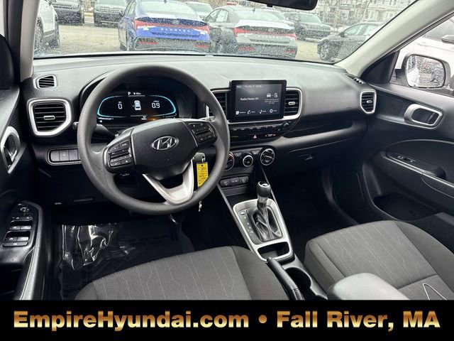 Used 2025 Hyundai Venue SE image 13