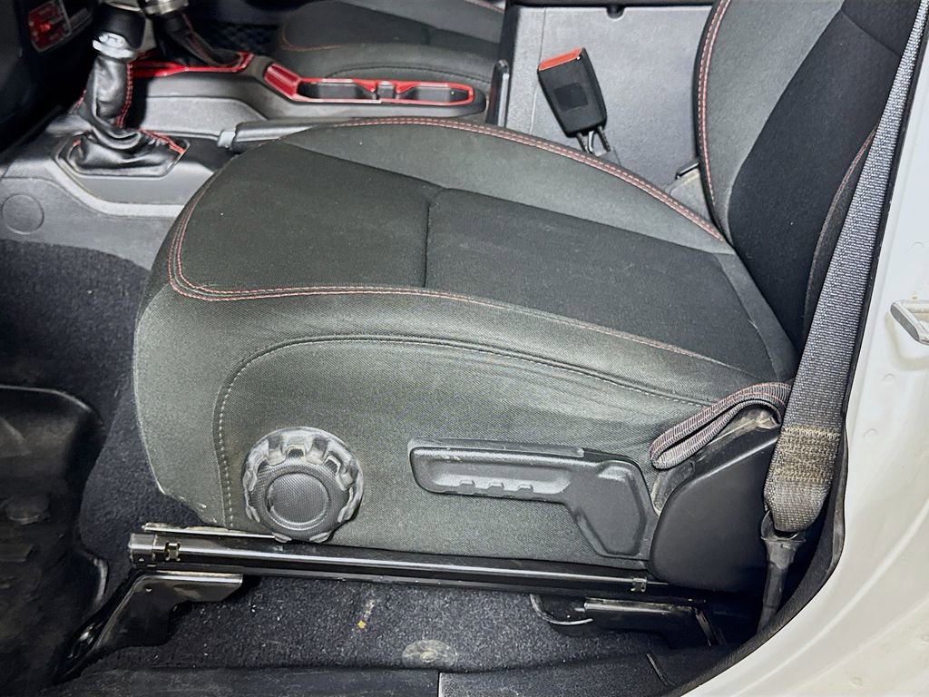 Used 2020 Jeep Gladiator Rubicon w/ Trailer Tow Package AWD/4WD image 16