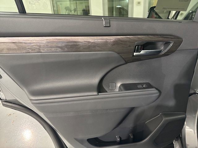 New 2026 Toyota Highlander Platinum image 20