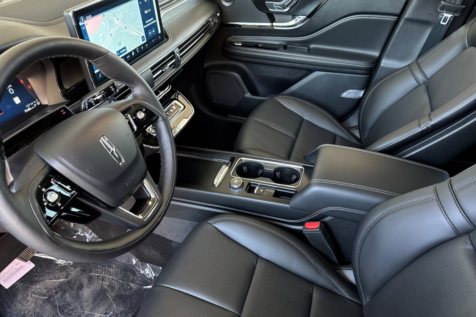 New 2025 Lincoln Corsair Reserve w/ Equipment Group 202A image 9