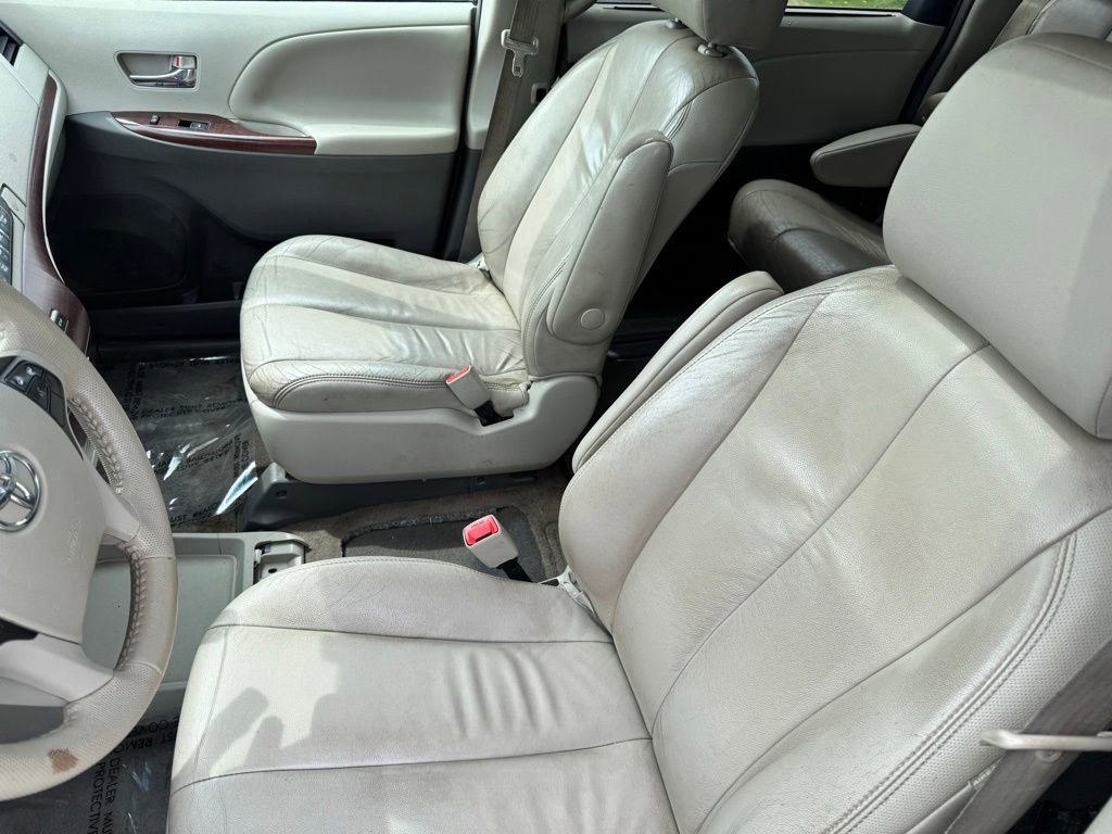 Used 2014 Toyota Sienna XLE FWD image 6