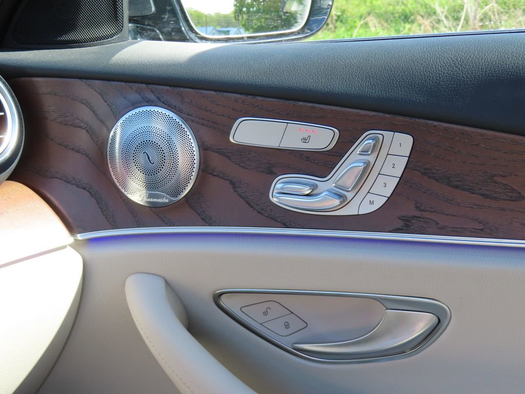 Used 2017 Mercedes-Benz E 300 4MATIC image 9