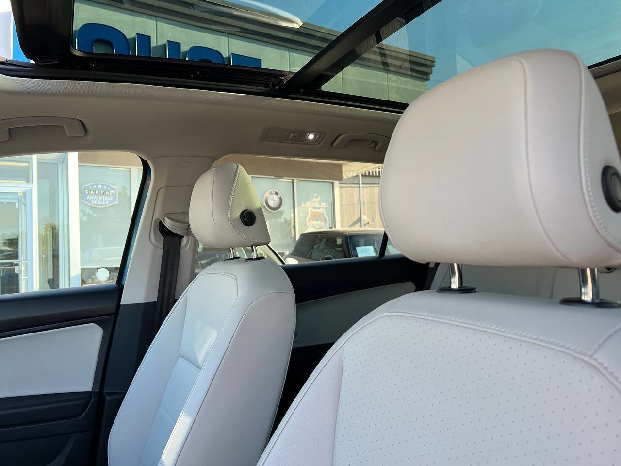 Used 2019 Volkswagen Tiguan SE w/ Panoramic Sunroof Package AWD/4WD image 17