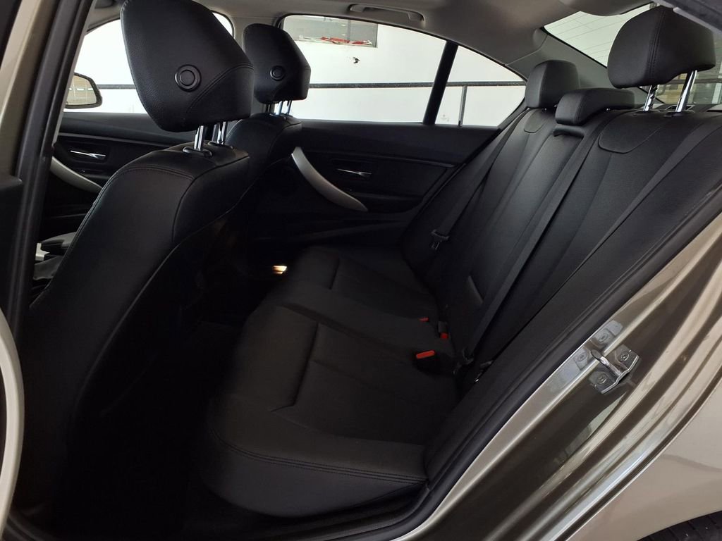 Used 2016 BMW 320i xDrive Sedan AWD/4WD image 13