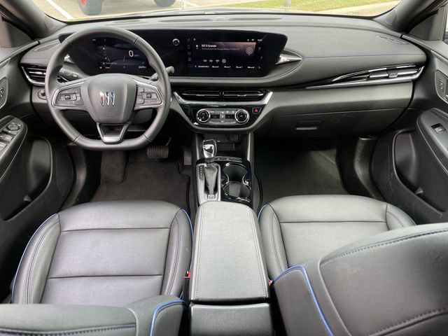 Used 2025 Buick Envista Sport Touring image 9