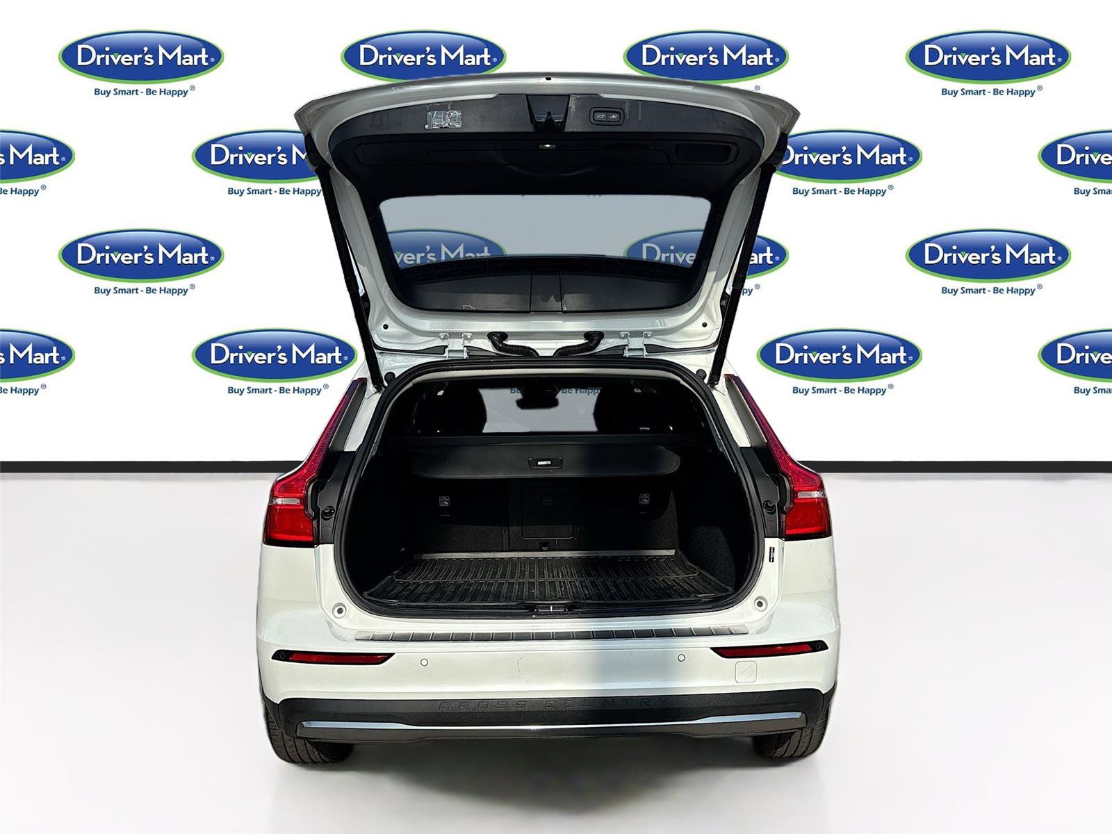 Used 2025 Volvo V60 B5 Cross Country Plus image 26