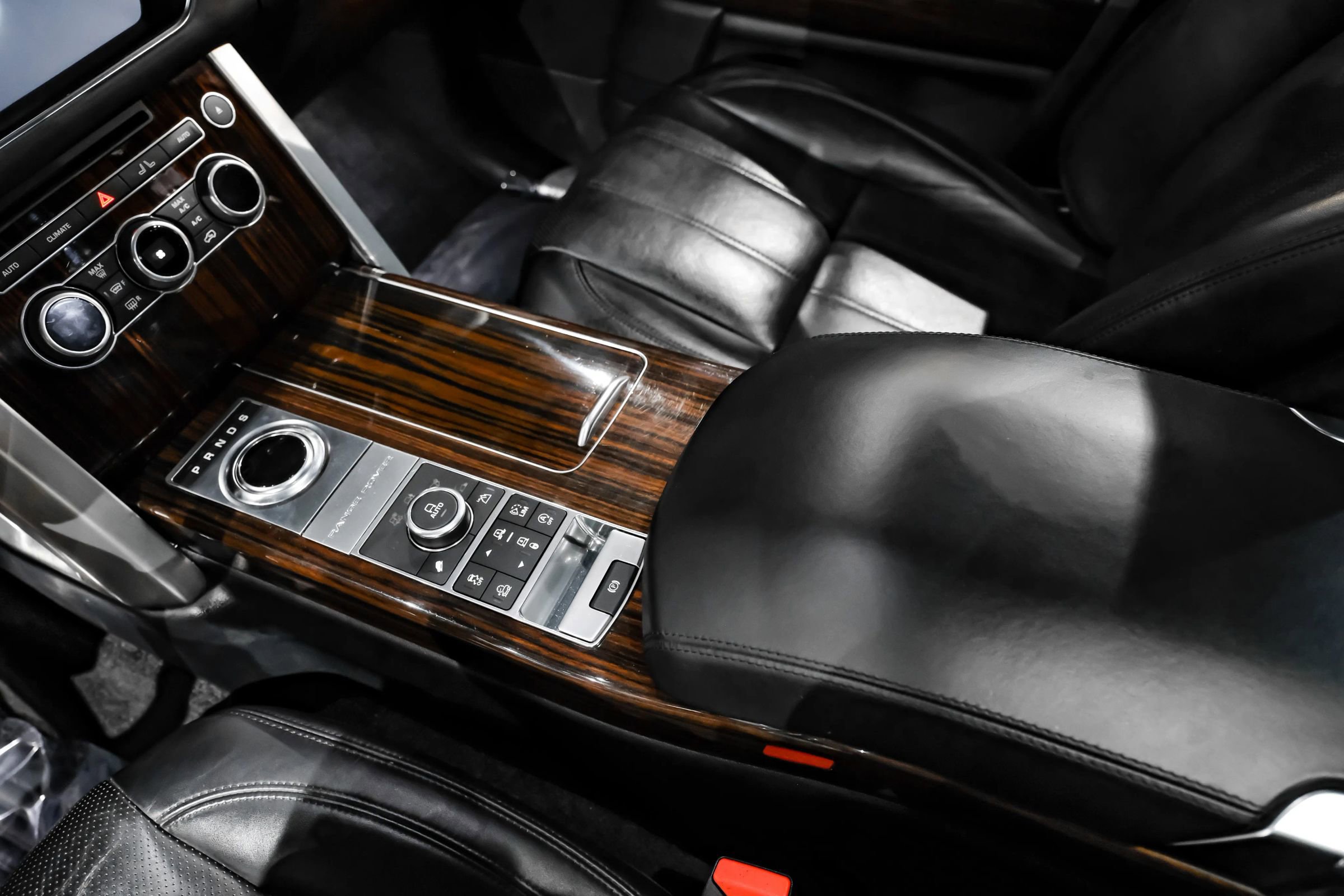 Used 2017 Land Rover Range Rover HSE image 31