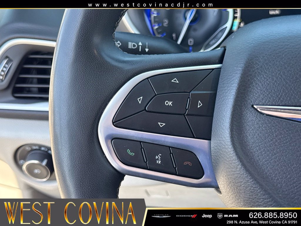 Used 2024 Chrysler Pacifica Touring-L FWD image 24
