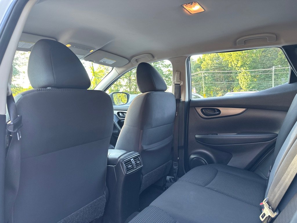 Used 2019 Nissan Rogue Sport S image 14