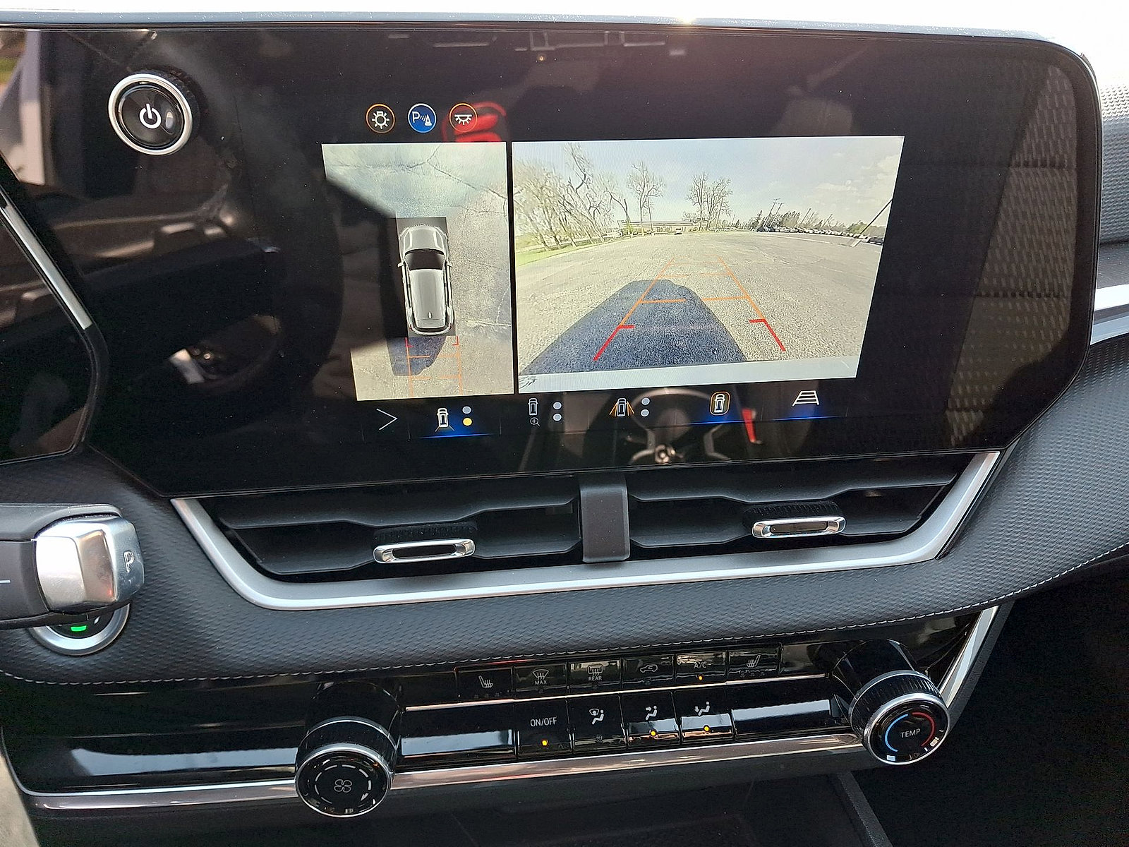 Used 2025 Chevrolet Equinox LT w/ Safety and Technology Package FWD image 15