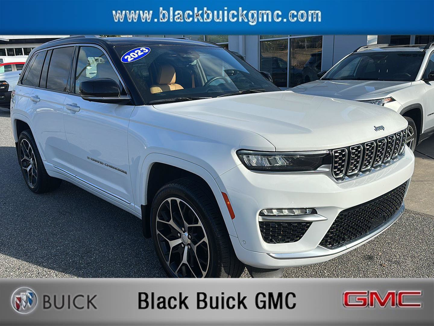 Used 2023 Jeep Grand Cherokee Summit AWD/4WD image 1