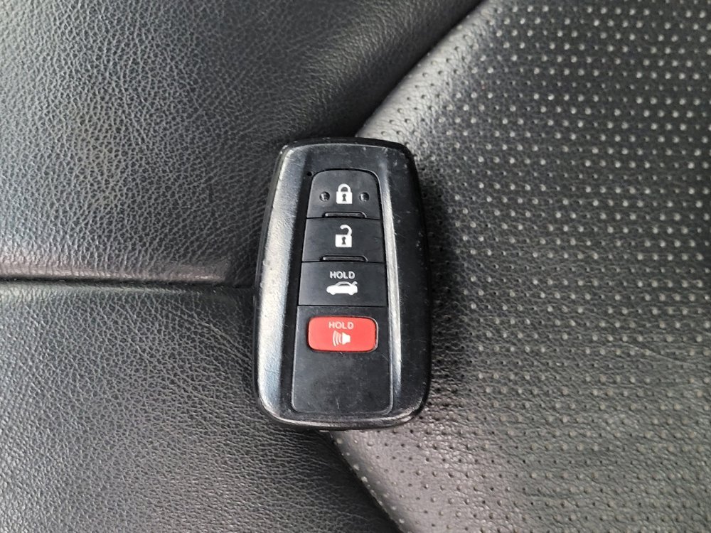 Used 2018 Toyota Camry XSE image 32