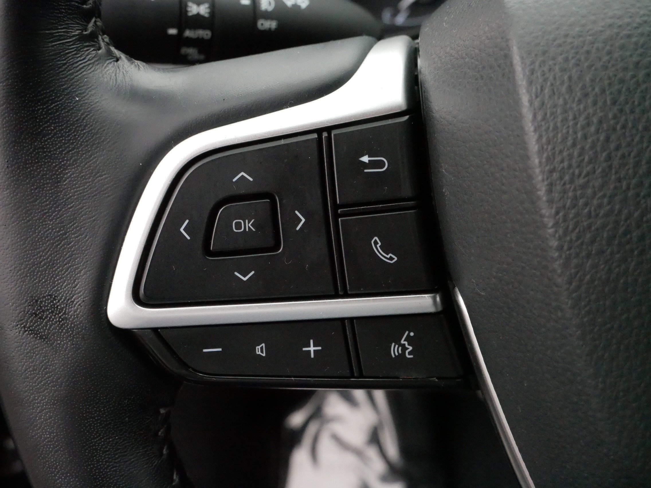 Used 2022 Toyota Highlander XLE image 26