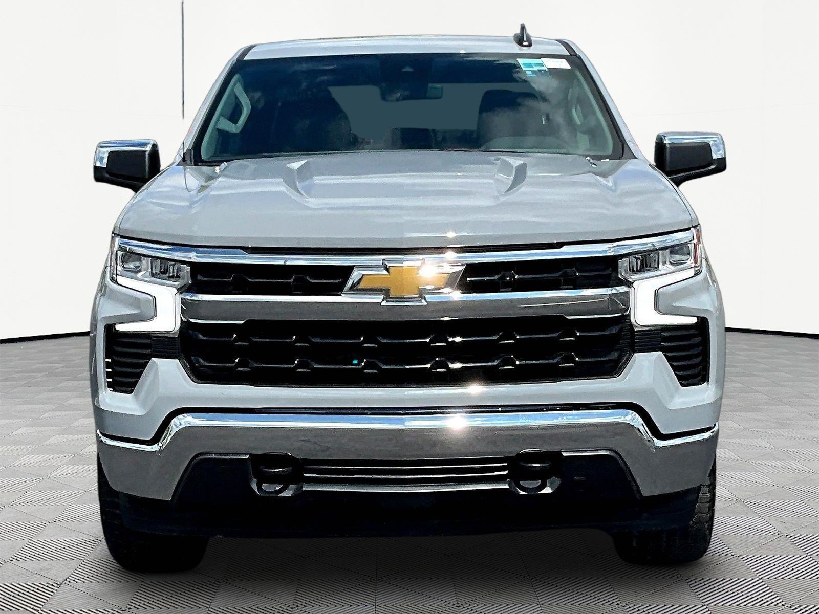 Used 2024 Chevrolet Silverado 1500 LT AWD/4WD image 2