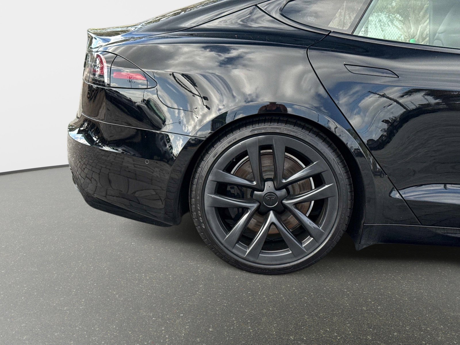 Used 2023 Tesla Model S image 18