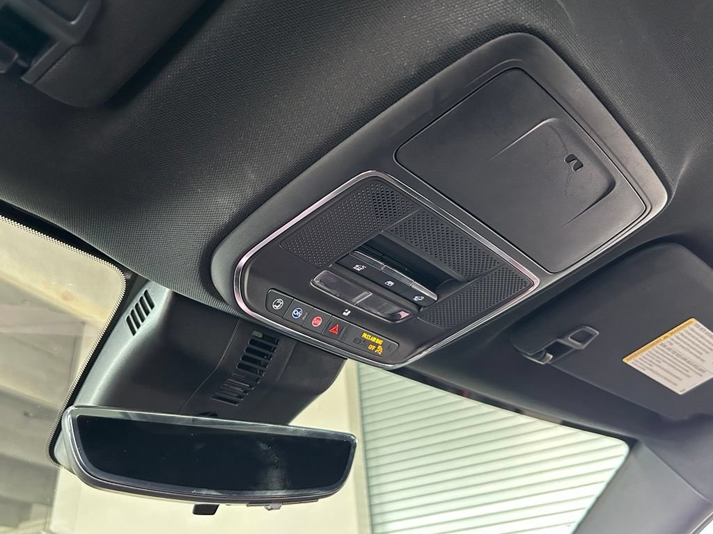Used 2024 Chevrolet Traverse RS FWD image 32