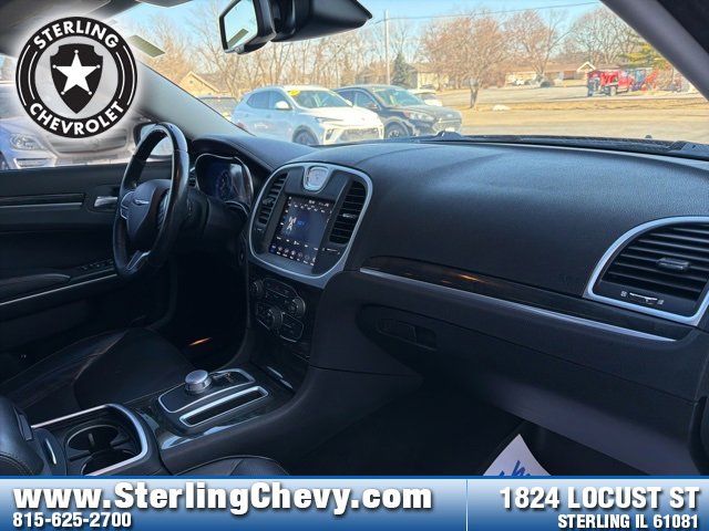 Used 2019 Chrysler 300 Limited w/ Safetytec Plus Group image 11