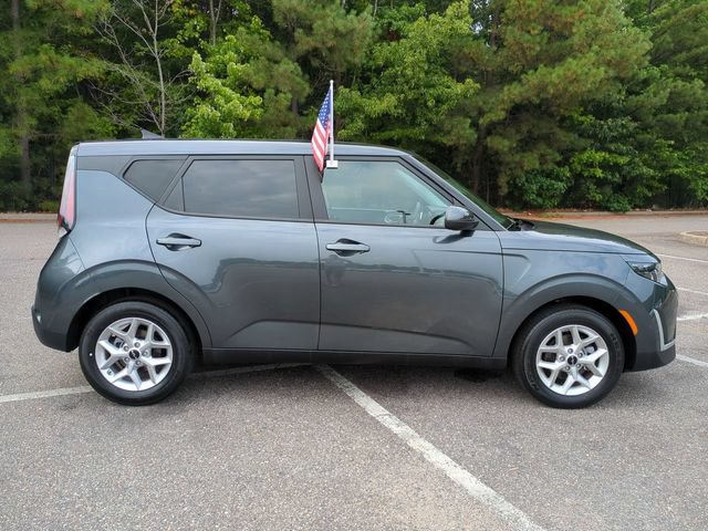 Used 2025 Kia Soul LX w/ LX Technology Package FWD image 3