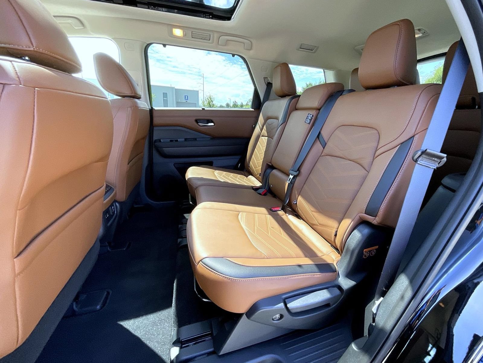 Used 2025 Nissan Pathfinder Platinum w/ Cargo Package AWD/4WD image 22