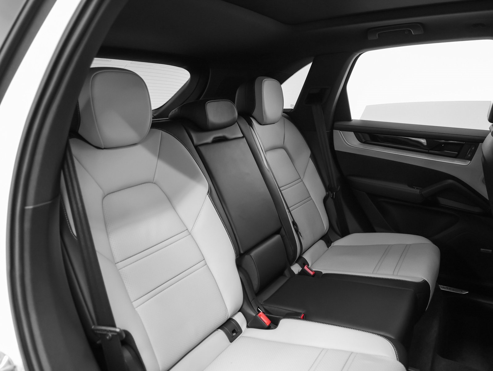 Used 2024 Porsche Cayenne image 21