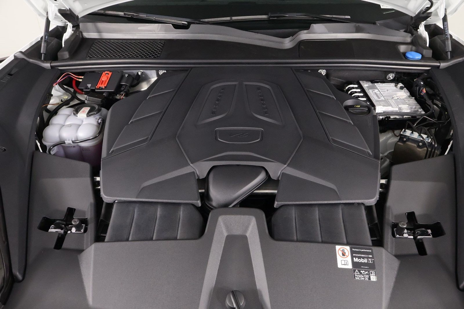 Certified 2026 Porsche Cayenne AWD/4WD image 26