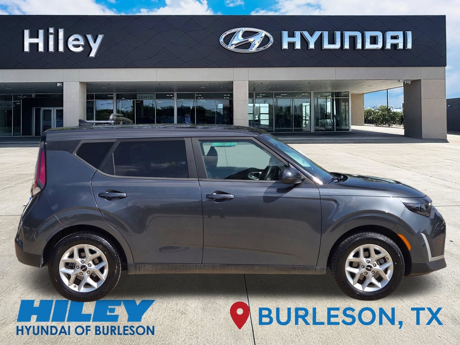 Used 2023 Kia Soul LX w/ Option Group 015 FWD image 3