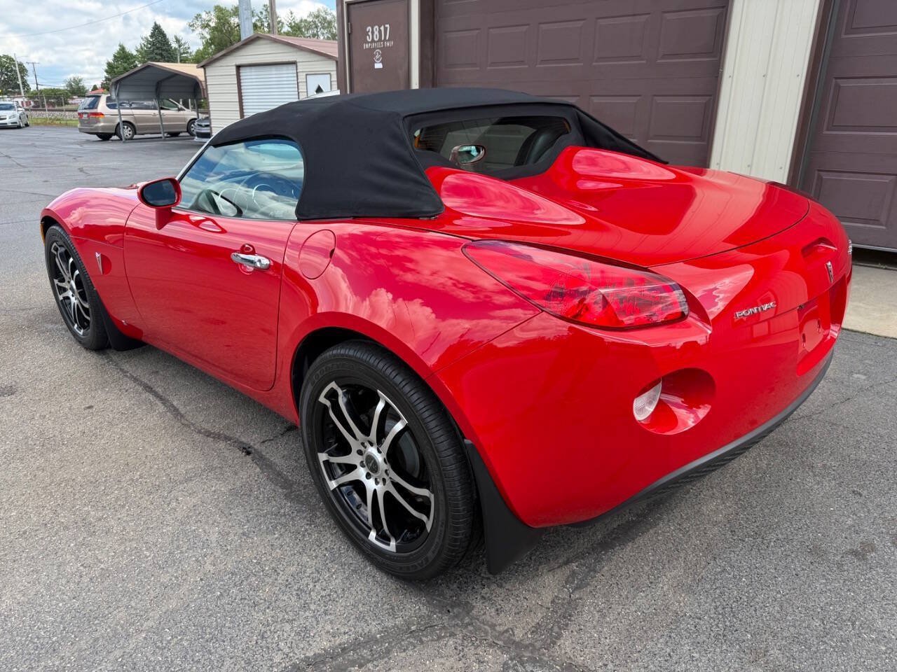 Used 2006 Pontiac Solstice Convertible w/ Premium Package RWD image 9