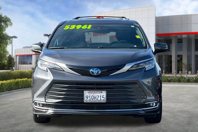 Used 2025 Toyota Sienna Limited image 10