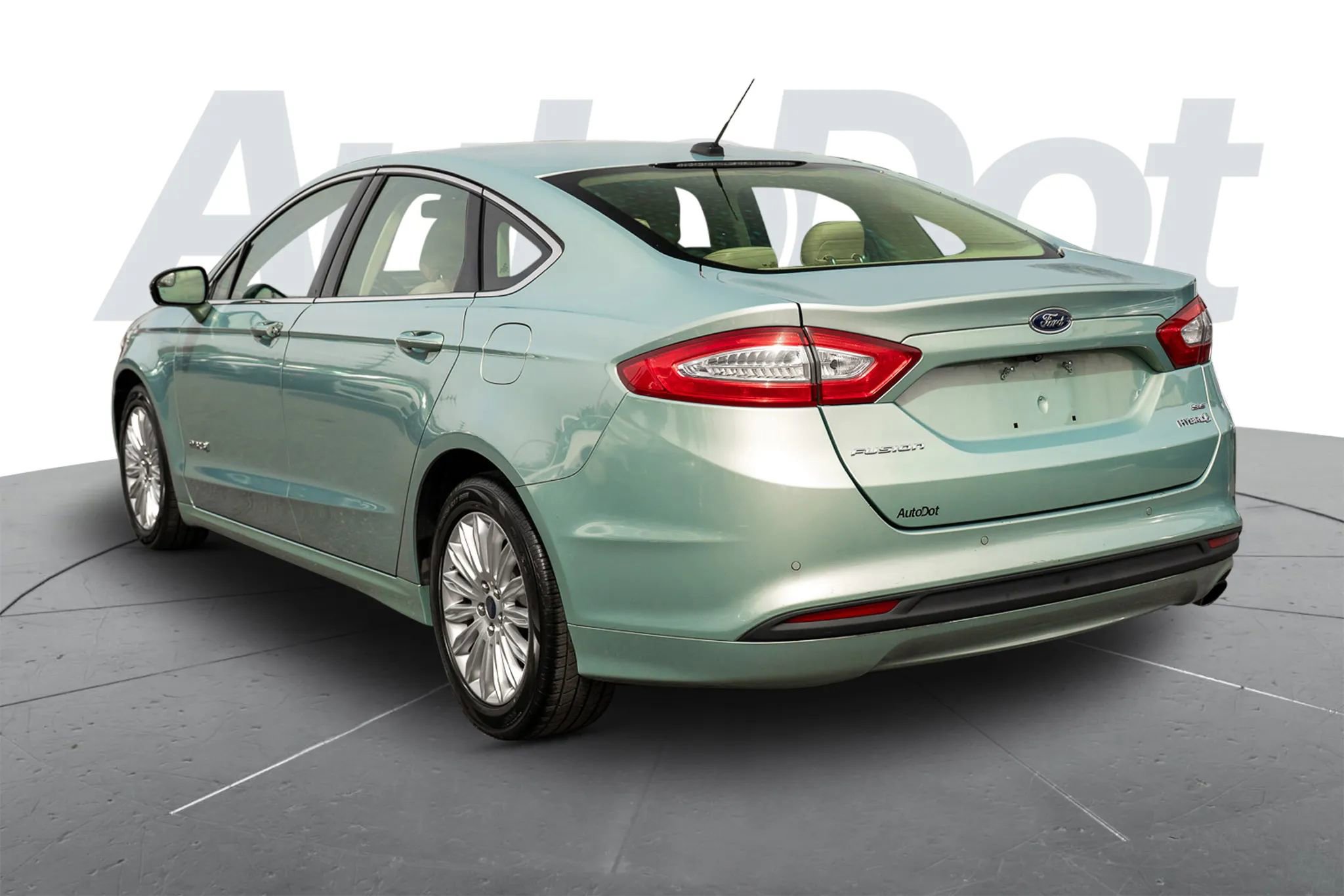 Used 2013 Ford Fusion SE image 2