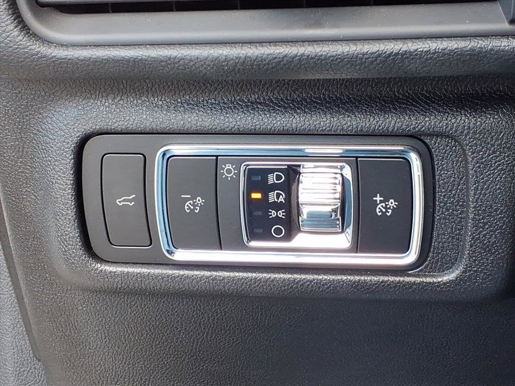 Used 2022 Lincoln Corsair Reserve w/ Equipment Group 201A image 16