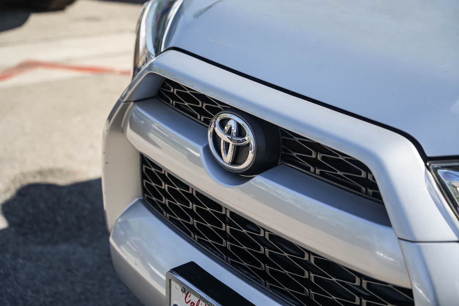 Used 2018 Toyota 4Runner SR5 RWD image 8