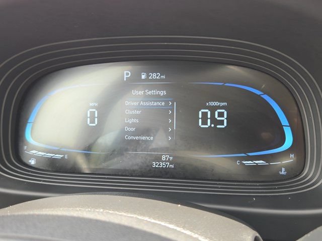 Used 2025 Hyundai Venue SEL FWD image 16