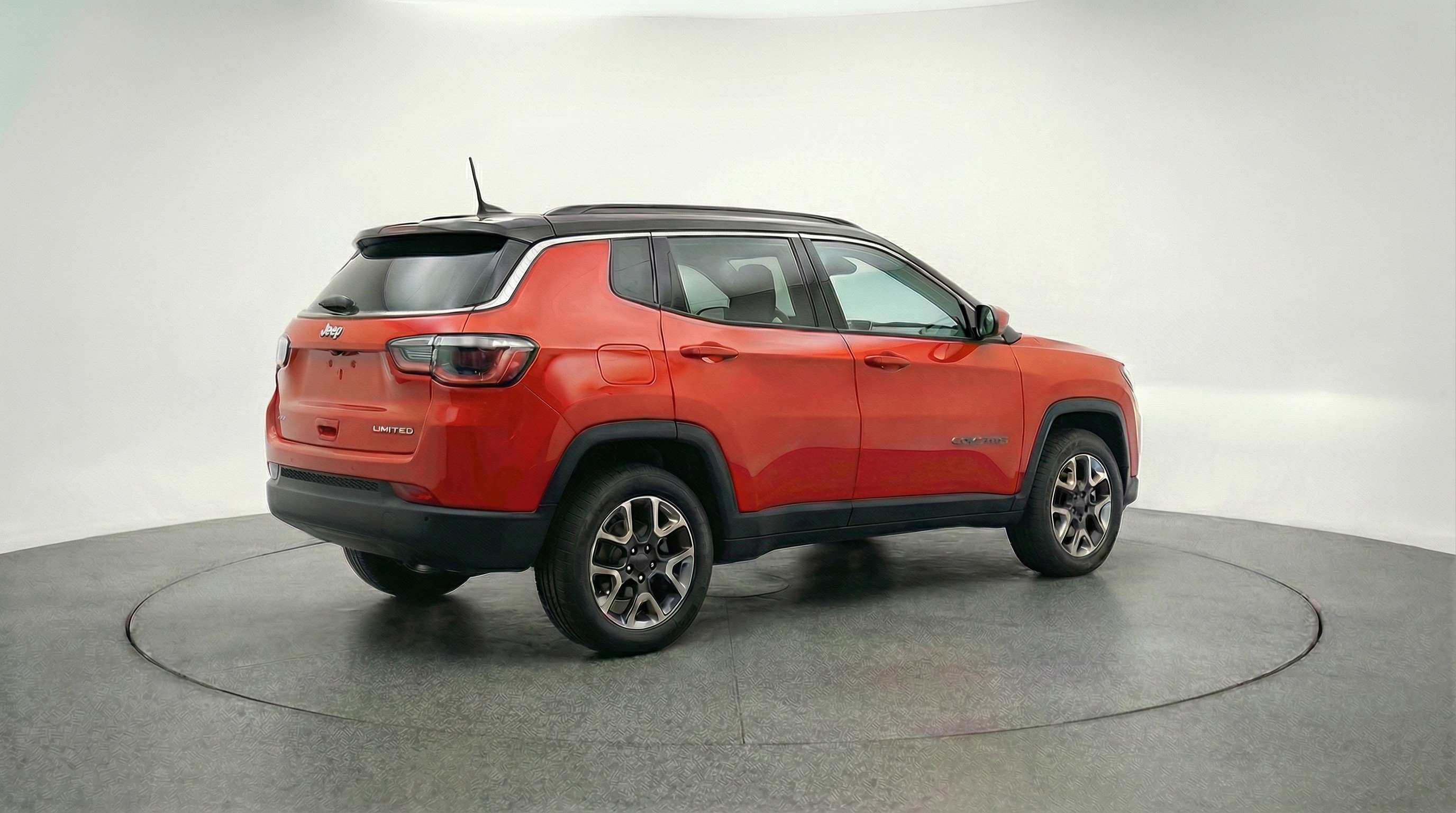 Used 2025 Jeep Compass Trailhawk image 9
