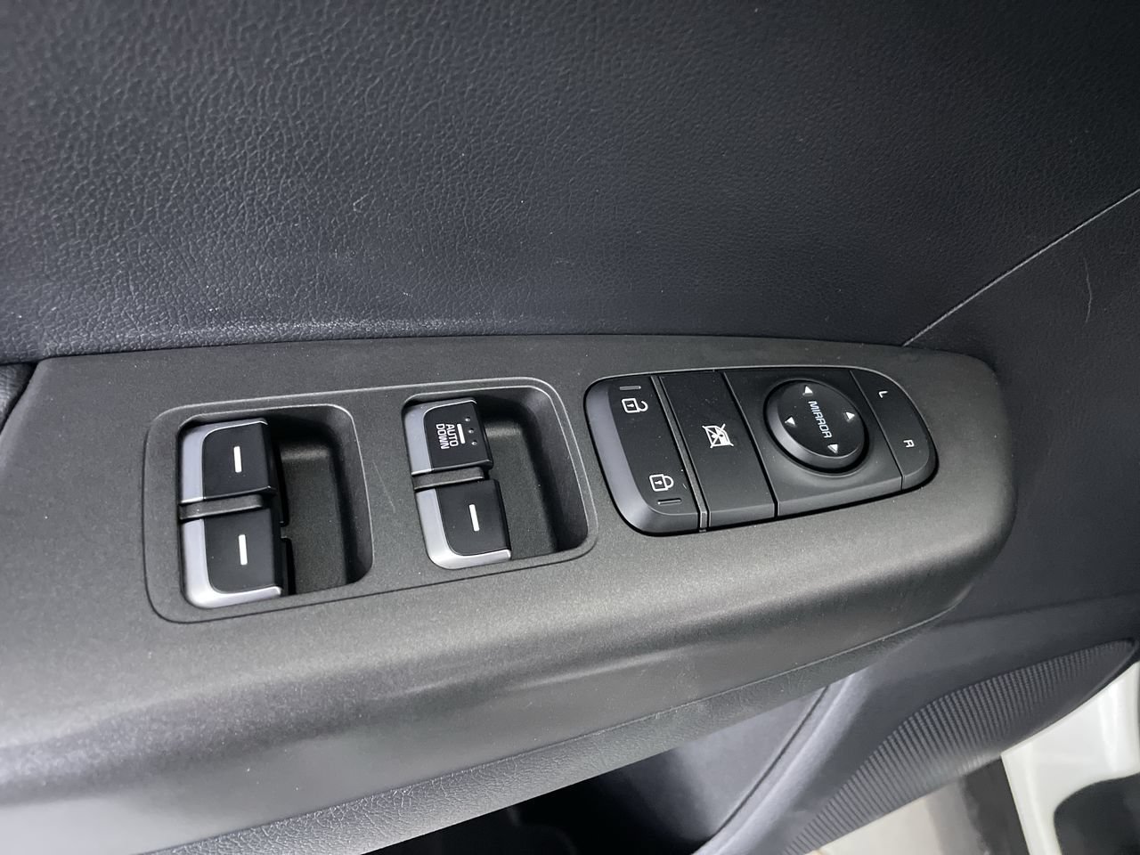 Used 2021 Kia Sportage LX AWD/4WD image 12