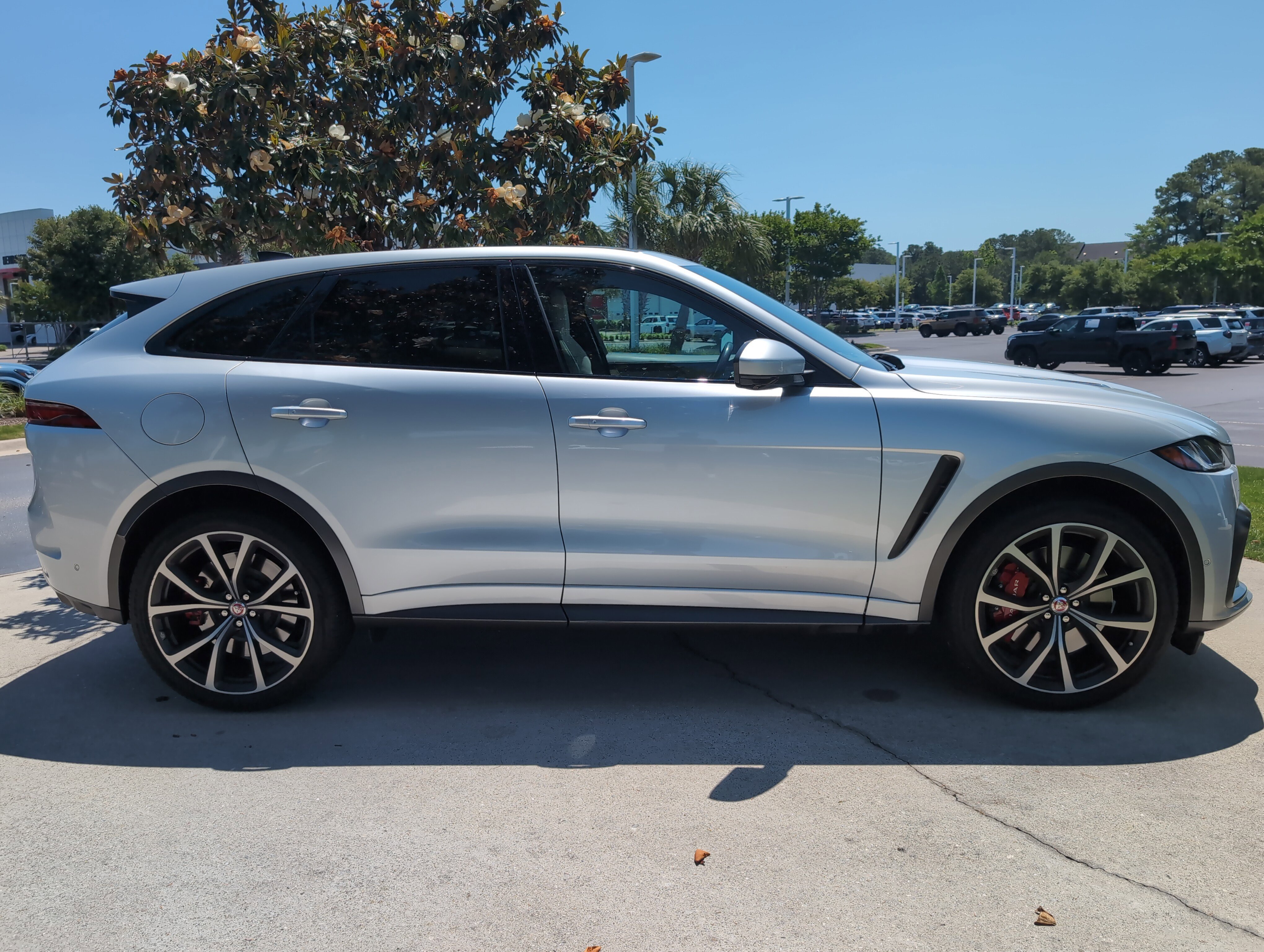 Used 2022 Jaguar F-PACE SVR AWD/4WD image 11
