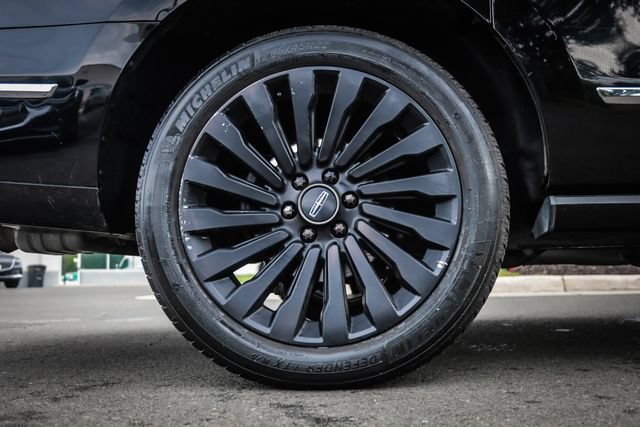Used 2018 Lincoln Navigator L Reserve w/ Technology Package AWD/4WD image 12