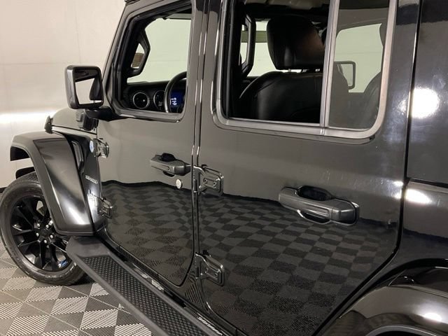 Used 2022 Jeep Wrangler Unlimited Sahara w/ Cold Weather Group AWD/4WD image 30