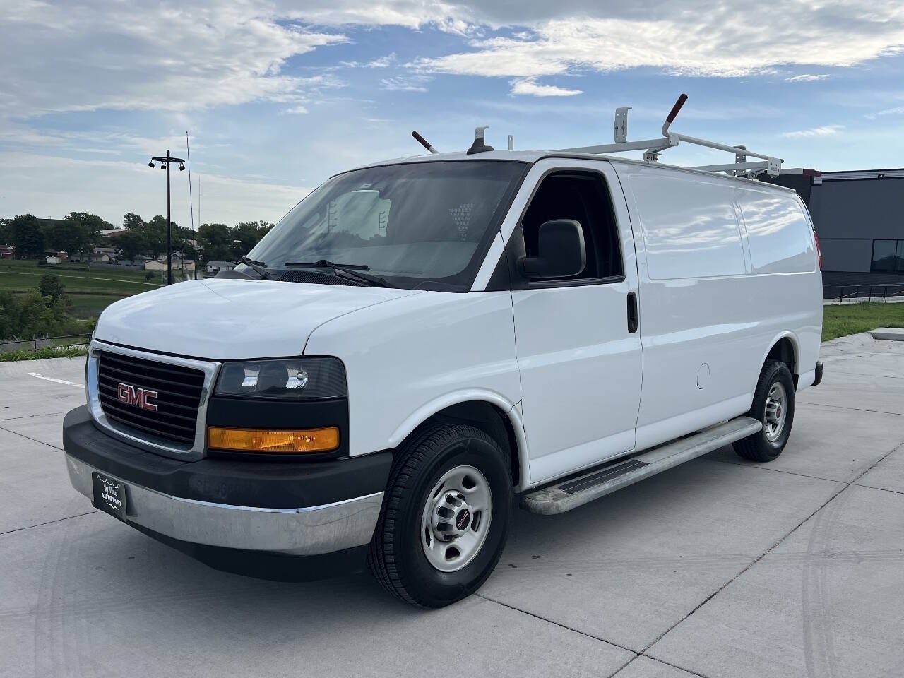 Used 2019 GMC Savana 2500 w/ Driver Convenience Package RWD image 5
