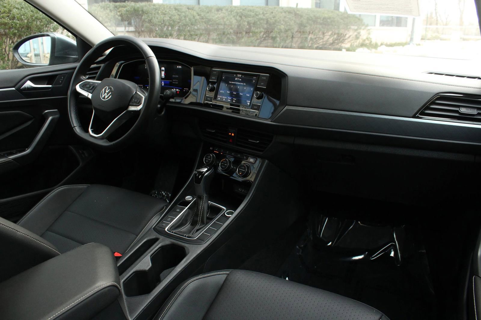Used 2024 Volkswagen Jetta SE FWD image 22
