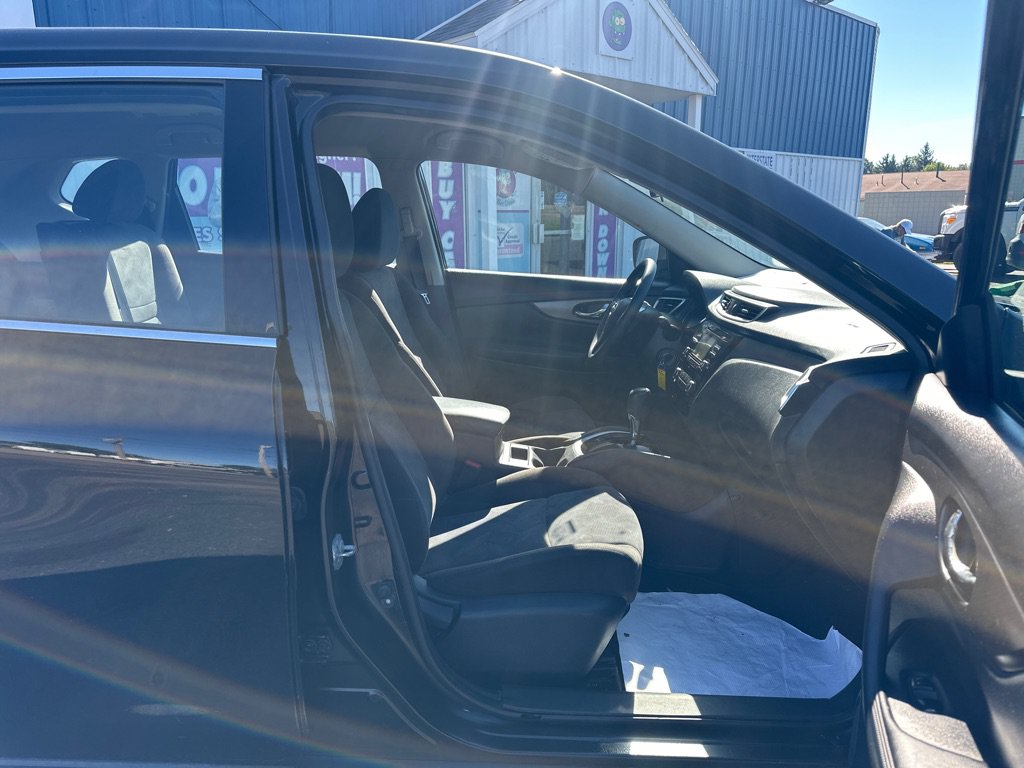Used 2015 Nissan Rogue S AWD/4WD image 21
