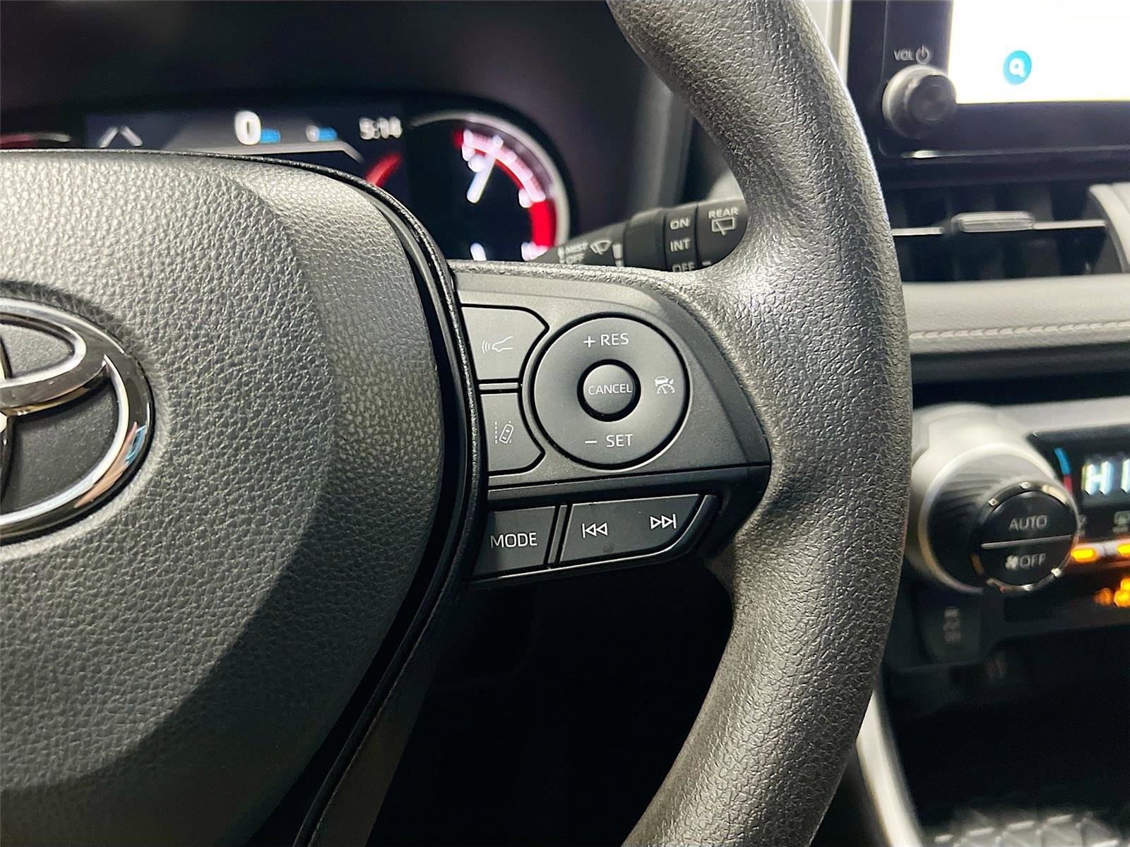 Used 2025 Toyota RAV4 XLE image 28