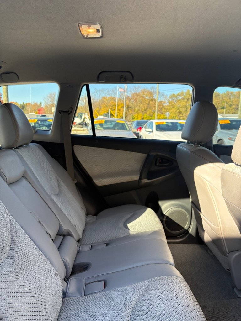 Used 2013 Toyota RAV4 EV FWD image 13