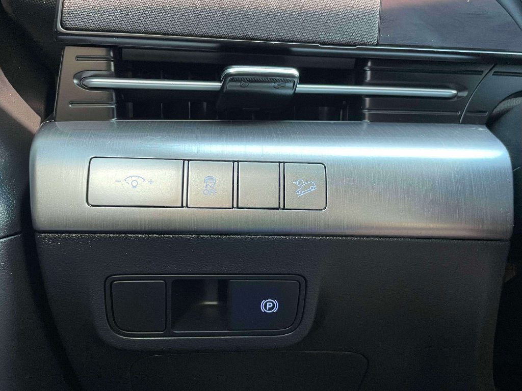 Certified 2025 Hyundai Kona SEL AWD/4WD image 21