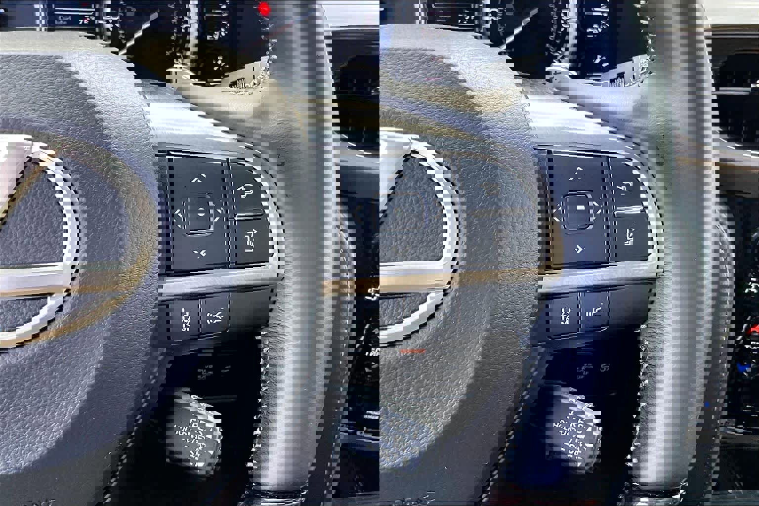 Used 2016 Lexus LX 570 4WD w/ Luxury Package image 23