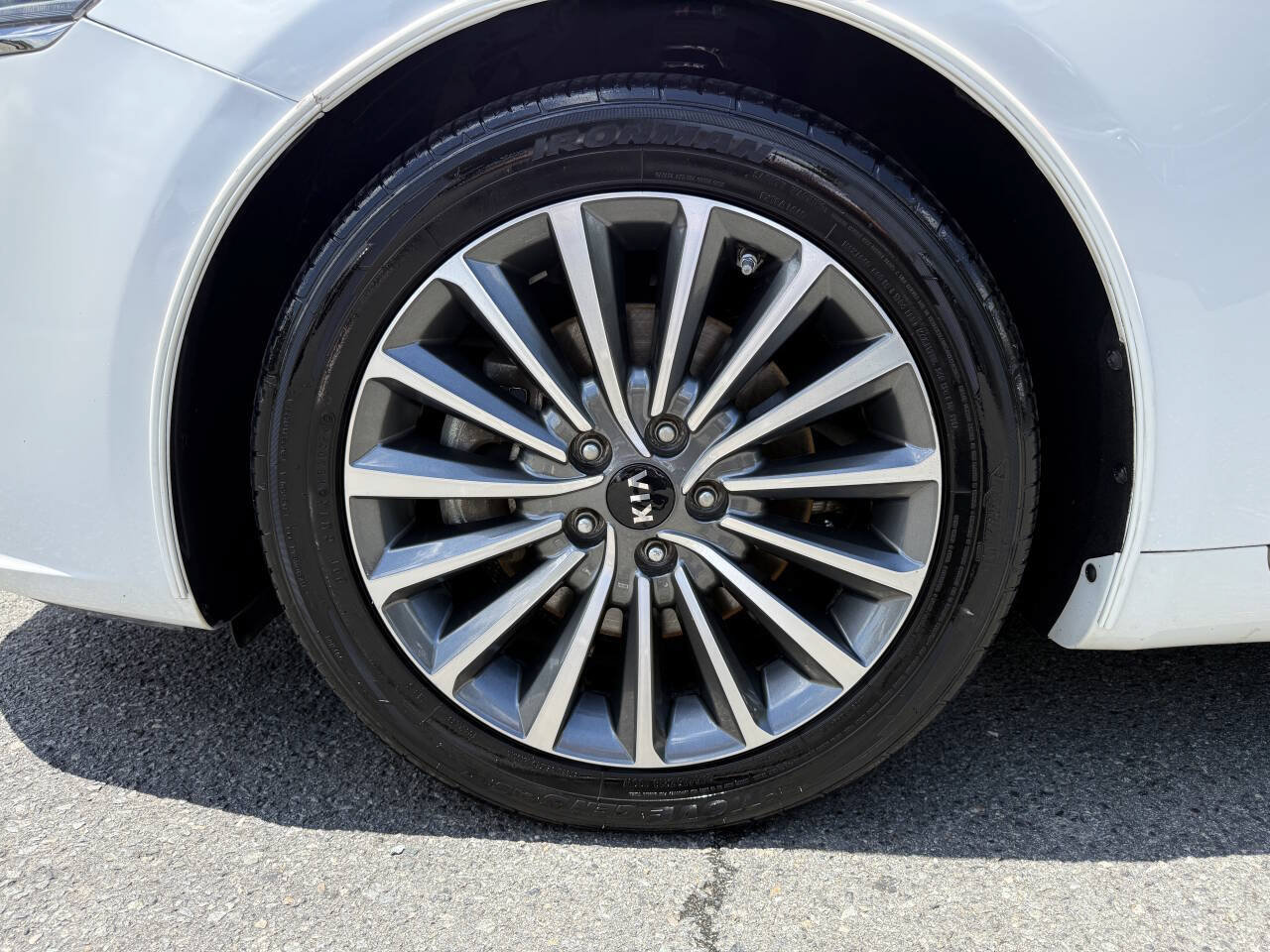 Used 2017 Kia Cadenza Technology FWD image 22