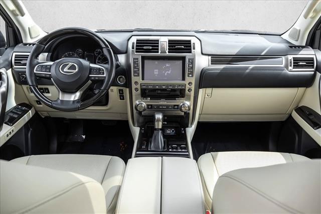 Used 2021 Lexus GX 460 Premium w/ Accessory Package AWD/4WD image 21