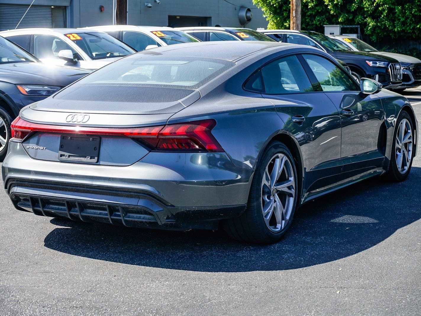 Used 2022 Audi e-tron GT Premium Plus image 4