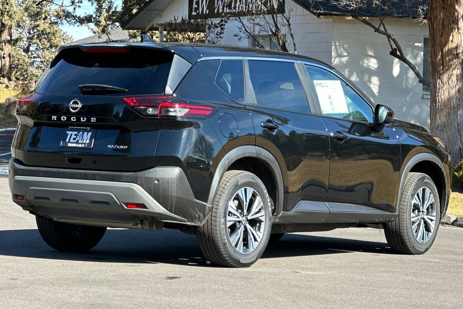 Used 2023 Nissan Rogue SV image 4